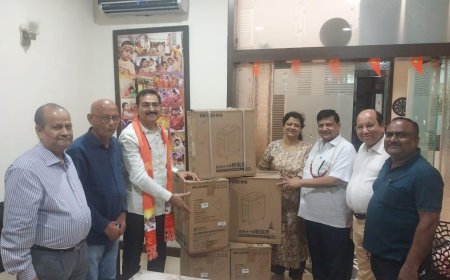 मंगलमय परिवार ने हेल्प आगरा को दीं पांच ऑक्सीजन मशीनें