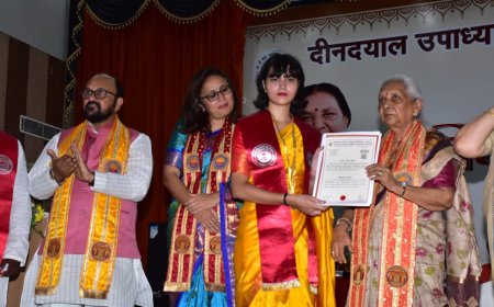 गोरखपुर विवि के दीक्षांत में पहुंचे योगेंद्र उपाध्याय