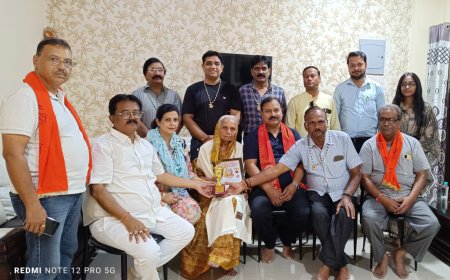 शिक्षा का महत्व समझना है तो टीचिंग वाली अम्माजी से मिलो, लीडर्स आगरा ने किया अभिनंदन