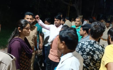 डीएम आवास की दीवार गिरी, एक बच्ची की मौत, आधा दर्जन घायल