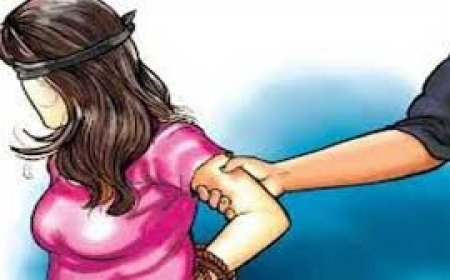 स्कूल में छात्राओं को अश्लील फिल्म दिखाता था शिक्षक, गिरफ्तार