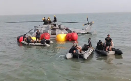 सेना का हेलीकाप्टर समुद्र में गिरा, तीन लापता