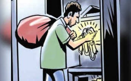 परिवार गया शादी में, चोरों ने कर दिया घर साफ