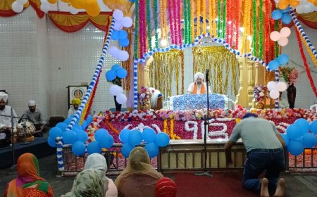 गुरुग्रंथ साहिब के पहले प्रकाश पर्व पर गुरुद्वारों में सजे कीर्तन दरबार