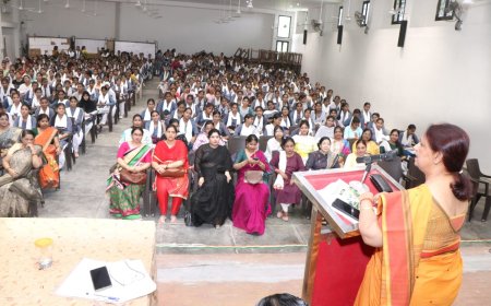 छात्राएं मेहनत करें और आगे बढ़ें- प्रो. पूनम सिंह