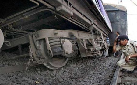 जबलपुर में सोमनाथ एक्सप्रेस के दो डिब्बे पटरी से उतरे