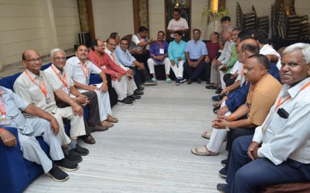 अधिवेशन के लिए 500 व्यापारी नेता आगरा पहुंचे, वित्त मंत्री को बताएंगे समस्याएं