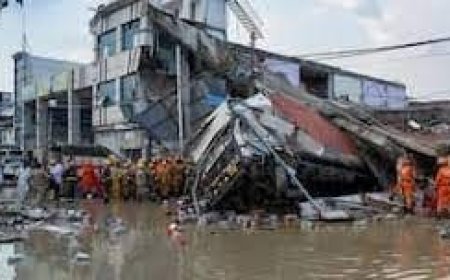 लखनऊ बिल्डिंग हादसे में राहत-बचाव कार्य जारी