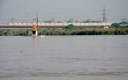 यमुना में युवती का नग्नावस्था में शव मिला