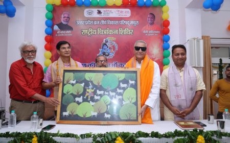 राष्ट्रीय चित्रांकन शिविर में चित्र बनाने का आकर्षण स्कूली बच्चों को भी खींच लाया