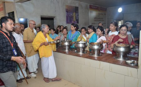 वृद्धों के सम्मान से खुश होते भगवान