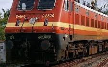 बरेली के निकट ओएचई लाइनें  क्षतिग्रस्त,30 ट्रेनों का संचालन प्रभावित