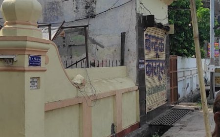 जनकपुरी  कमेटी के समझाने पर उतार लिये काले झंडे