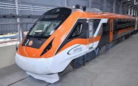 वंदे भारत ट्रेन को हरी झंडी दिखाने के दौरान विधायिका पटरी पर गिरीं, बाल-बाल बचीं