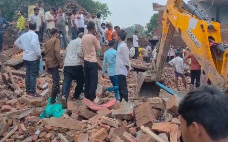 शिकोहाबाद धमाका अपडेट : 11 घंटे बाद भी रेस्क्यू जारी, मकान मालिक और किराएदारों दोनों पर होगी कार्रवाई