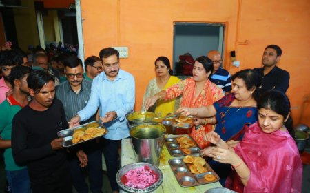 पितृ प्रतिपदा को राजा दशरथ व रानी कौशल्या ने मां की रसोई में कराया भोज