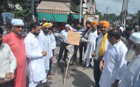 सिख समाज को राहुल गांधी की बातें नहीं सुहाई, पुतला फूंका