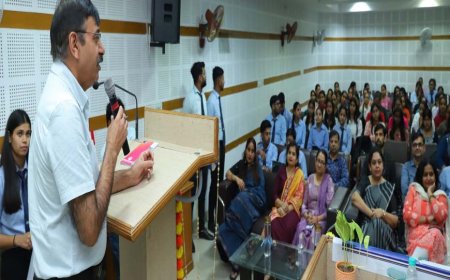एचआईएमसीएस के ओरिएंटेशन में डॉ. नवीन गुप्ता ने नए छात्रों को सफलता के मंत्र दिए
