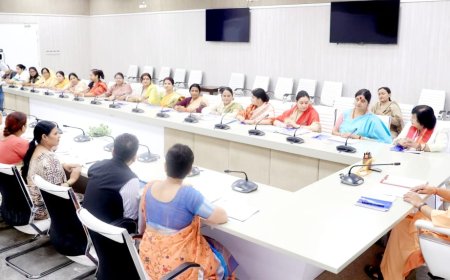 महिला कल्याण के कार्यक्रम तैयार करे महिला आयोग : मुख्यमंत्री