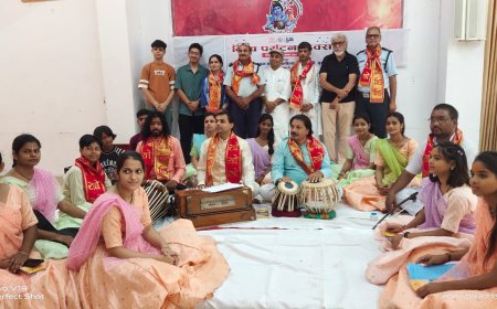 विश्व पर्यटन दिवस पर गीता शोध संस्थान में 'यमुना के तीर' पद गायन