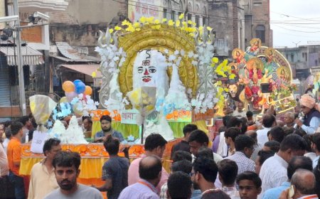 चार दशक पुरानी परंपरा पर लौटी राम बारात, बारात देखने को हुजूम उमड़ा