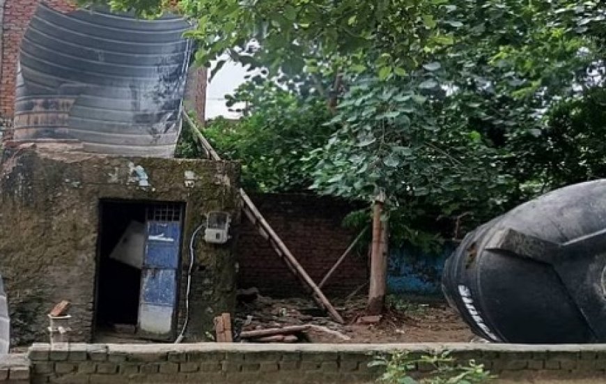 आगरा में तेज धमाके के साथ पानी की टंकी के चिथड़े उड़ गए, लोग बोले 9.60 लाख में इतनी घटिया किस्म की टंकियां लगाईं...