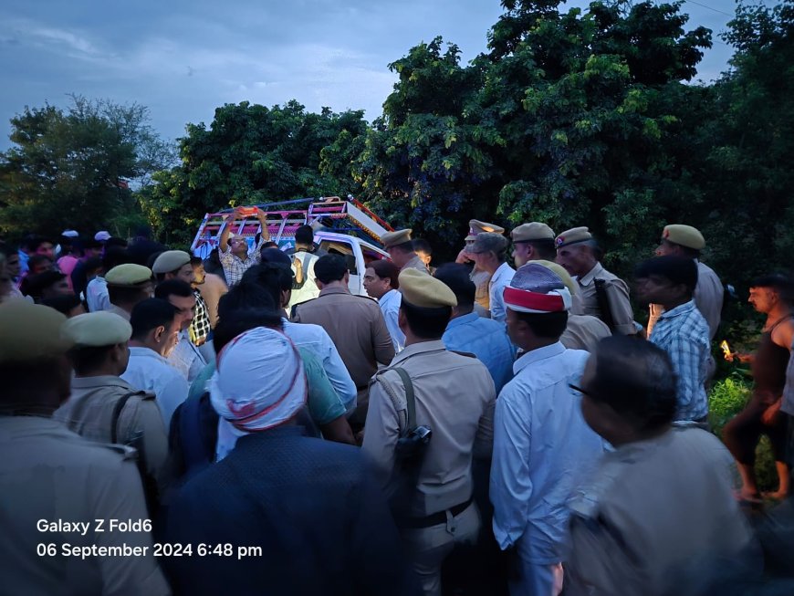 आगरा—अलीगढ़ बाईपास पर भीषण हादसा, रोडवेज बस और मैक्स की भिडंत में 15 की मौत
