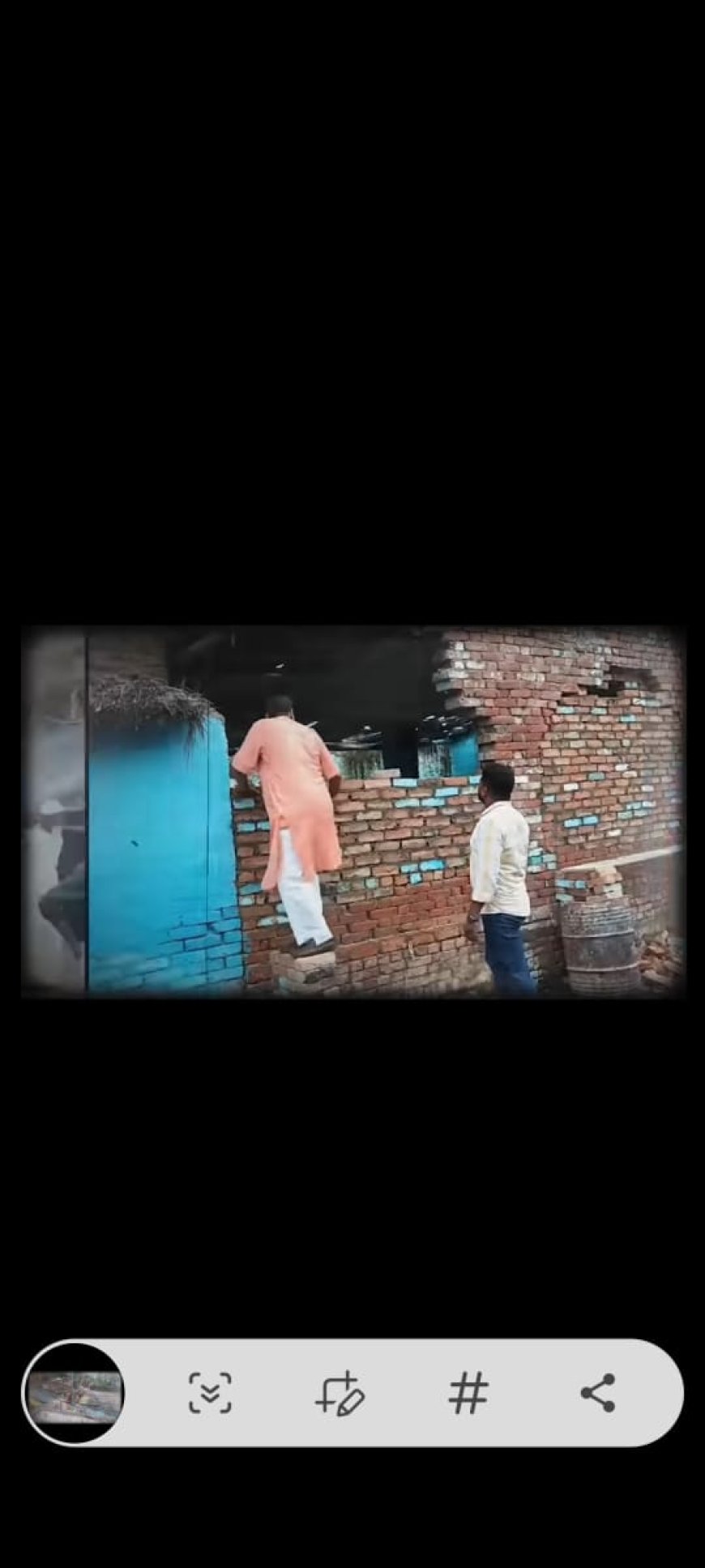 मस्जिद मामले में भाजपा विधायक को धरने पर क्यों बैठना पड़ा?