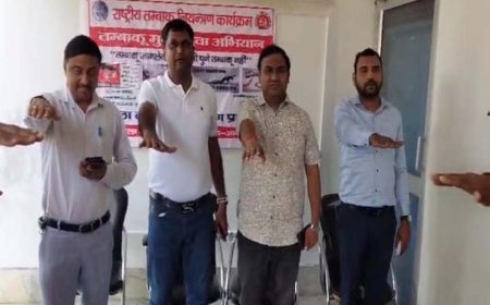 Video News : संकल्प ये दृढ़ है, आगरा में लोग शपथ ले रहे हैं तंबाकू नहीं खाएंगे, देखें वीडियो