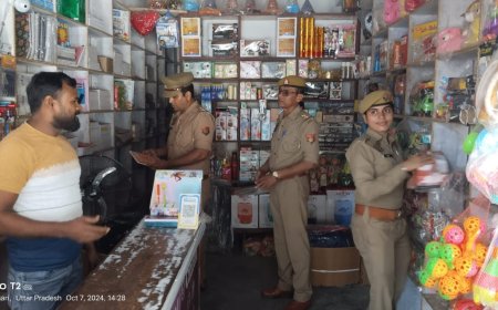 पुलिस ने दुकानें चेक कर देखा कि अश्लील सामग्री तो नहीं बेची जा रही