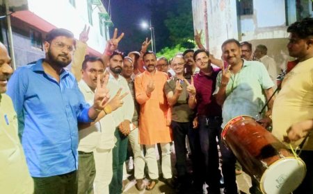 हरियाणा में जीत पर झूमे और नाचे आगरा के भाजपाई