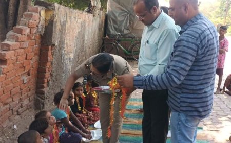 अंतरराष्ट्रीय बालिका दिवस पर पुलिस ने किया कन्या पूजन, झुग्गी झोपड़ी की बच्चियों को सुरक्षा का भरोसा दिलाया