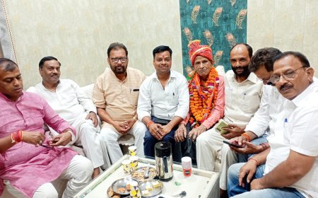 भाजपा का सदस्य बनकर खुश हो गए सौ साल के हर प्रसाद मिश्रा, जनसंघ के समय के झंडाबरदार