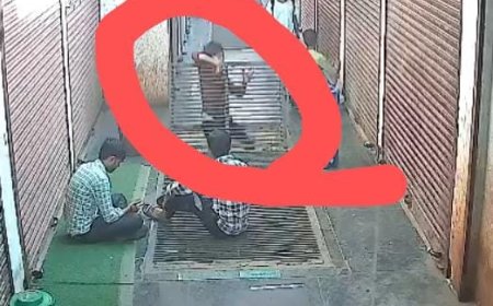 आगरा मे रील बनाता युवक चौथी से तीसरी मंजिल पर गिरा, सिर धड़ से अलग हुआ, सर्राफ़ा बाजार में मची खलबली