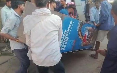 Video News : 'सड़क को समझते थे जुगाड़, जेसीबी आई और उठा फेंका कबाड़', वीडियो में देखें आपका हाईवे कितना चौड़ा निकला ?