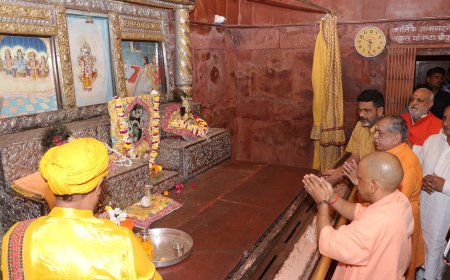 सीएम योगी ने किया श्रीकृष्ण जन्मभूमि में दर्शन-पूजन,  अधिकारियों ने शामियाने लगाकर छिपा लीं रास्ते की खामियां