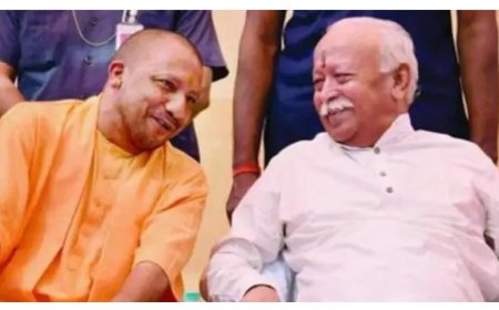 परखम में संघ प्रमुख से मिले सीएम योगी, एकांत में हुई मुलाकात