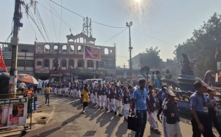 स्कूली बच्चों का संदेश, स्वच्छता का दीपक जलाएं आगरा को नंबर वन बनाएं 