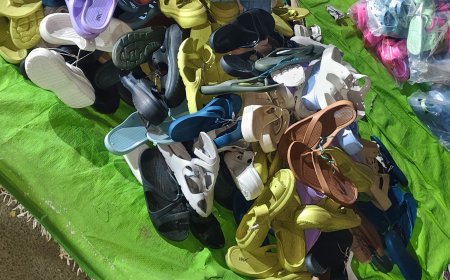 रोहिल पॉलीमर्स के गायब  जूते कमला नगर में फुटपाथ पर बिकते मिले, 350 जोड़ी बरामद