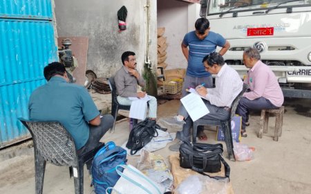 पिनाहट के पेठा कारखाने में मिलीं खामियां, खाद्य विभाग ने सैंपल भरे