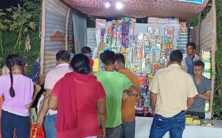 Live News: बच्चों की जिद में हो गई जेब ढीली, कोई लाखों के पटाखे खरीद रहा तो कोई दाम सुन उल्टे पांव लौट रहा