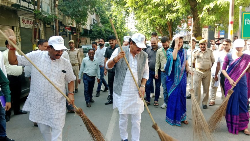 गांधी-शास्त्री जयंती पर स्वच्छता अभियान का समापन, मंत्री और जिला पंचायत अध्यक्ष ने लगाई झाड़ू