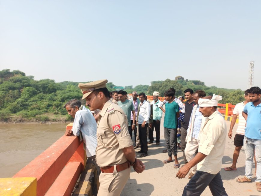 कचोरा घाट पुल से महिला ने यमुना में लगाई छलांग, कल कूदे किशोर का शव अभी तक नहीं मिला