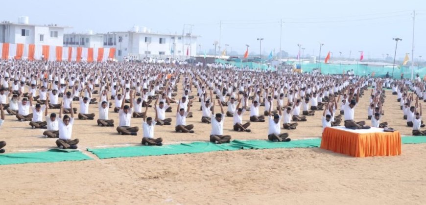 परखम के गऊग्राम में तीन हजार स्वयंसेवकों ने किया सामूहिक योग प्रदर्शन