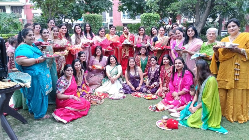 पंचवटी में मनाया गया सामूहिक करवा चौथ, पतियों ने जल पिलाकर खुलवाया पत्नियों का व्रत