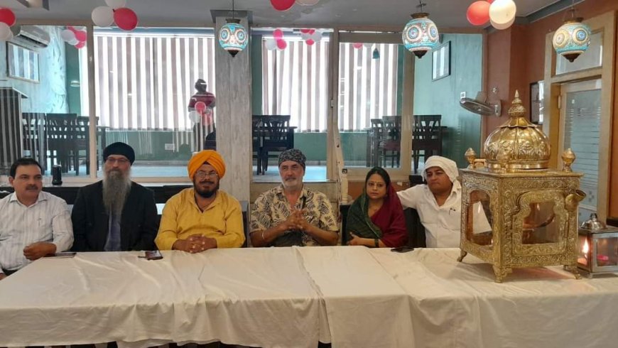 मलेशिया से चले श्रद्धालु करतारपुर साहिब के पवित्र जल और ज्योति के साथ आगरा पहुंचे