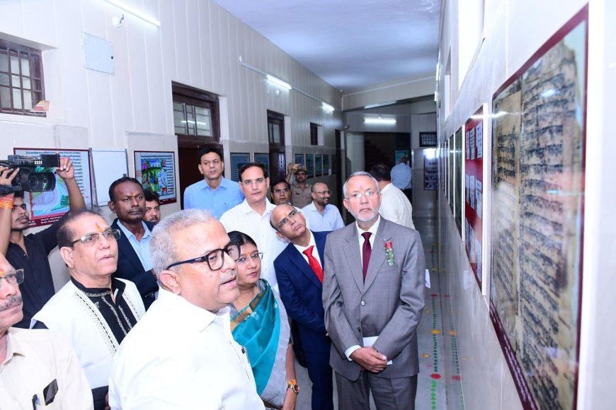 केएमआई का म्यूजियम  व विवि की  सेंट्रल लाइब्रेरी देख प्रसन्न हुई नैक की टीम