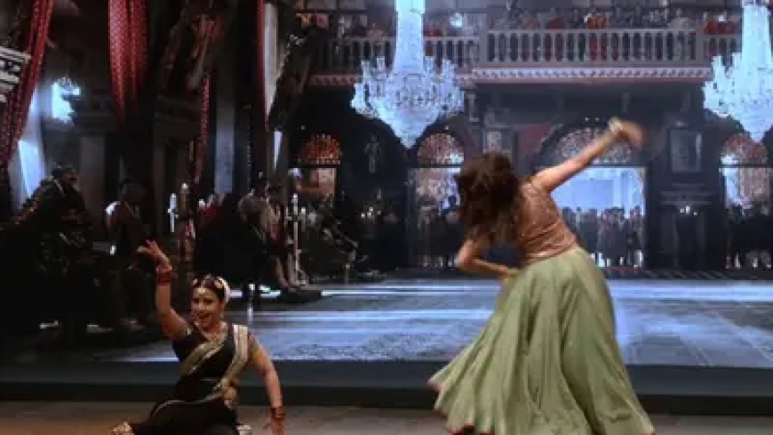 डांस करते समय स्टेज पर गिर गईं विद्या बालन