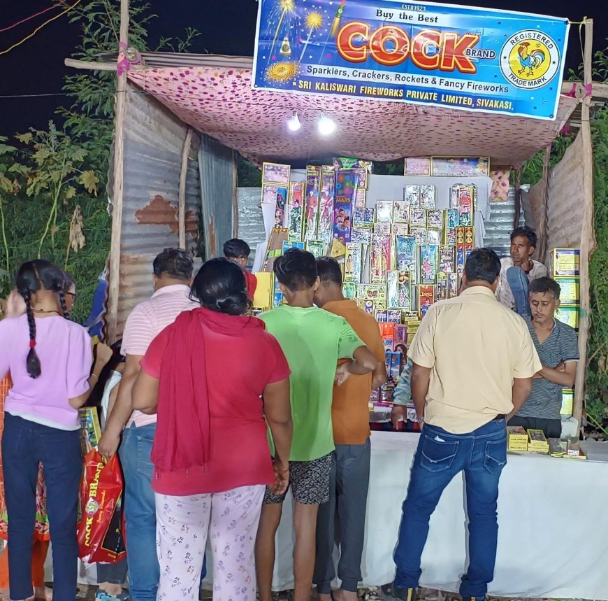 Live News: बच्चों की जिद में हो गई जेब ढीली, कोई लाखों के पटाखे खरीद रहा तो कोई दाम सुन उल्टे पांव लौट रहा