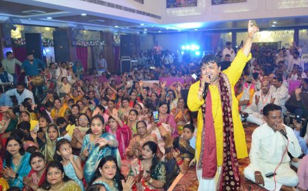 12 से अधिक भजन गायकों ने श्रीश्याम भजन अखाड़े में दी प्रस्तुति, देर रात तक झूमते रहे भक्त
